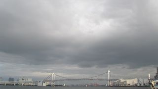 全長８００メートルの美しい吊り橋、「レインボーブリッジ」