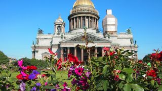 花や芝生が手入れされていて、散策にぴったり