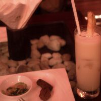 軽食とカクテルのサービス