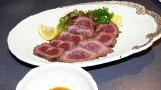 空港を離れる前に地元料理のお食事が出来るお店です。