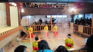 熱の湯で湯もみ体験