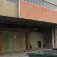 閉鎖中の正面玄関