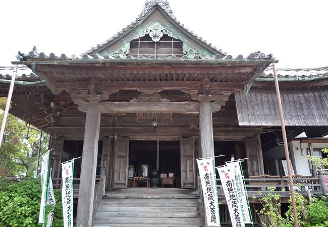 牡丹がきれいな朝田寺