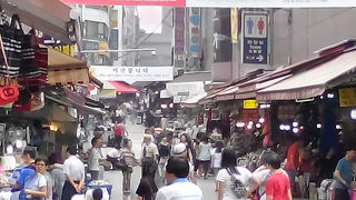 賑やかで安い市場