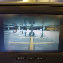 機体下のカメラ映像。離着陸の瞬間も楽しめます。
