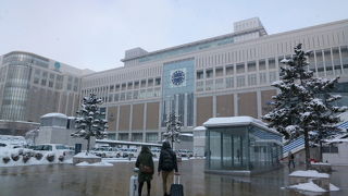 開放的で綺麗な広場です！