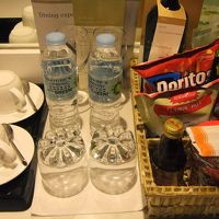 ミネラルウォーターは1日2本無料です。