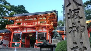 祇園の八坂神社は風情あります。