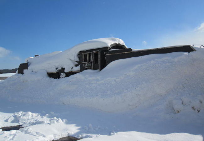 雪景色のＳＬって、埋まり過ぎかも。