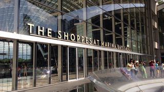 もう少しお土産屋さんもあればなお◎