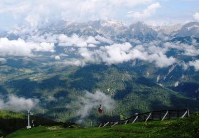 ケーブルカーで登って稜線をハイキング