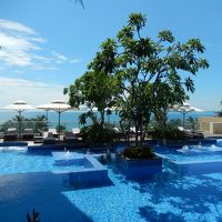 ホテルのプールです。