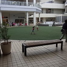 ボーネルンド前の広場