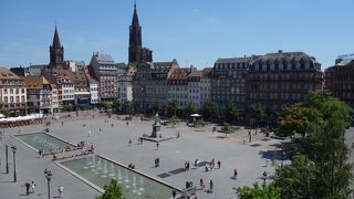 ストラスブールの憩いの場といった感じです。