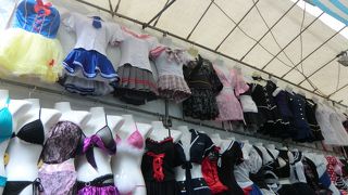 ドンキで売っていそうなチープな商品いっぱい。でも楽しい。