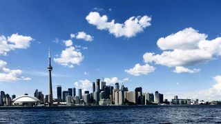 トロント島に渡り、湖上を吹き抜ける風を肌で感じる