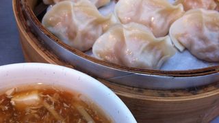 食べ物やさんがたくさん