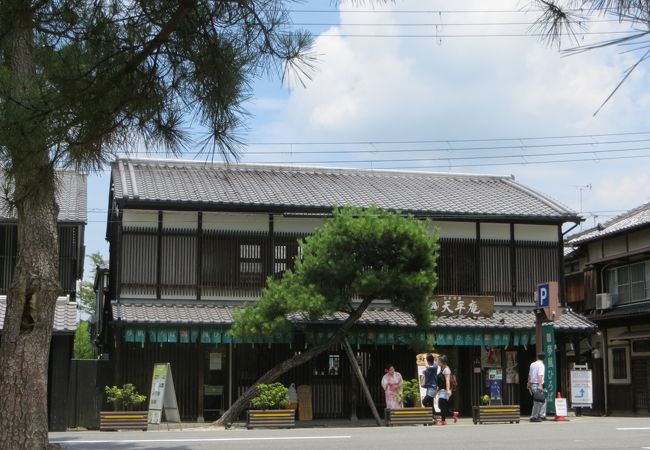 お店の奥にお店がいろいろあります。