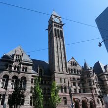 こちらは旧庁舎。裁判所になっている。