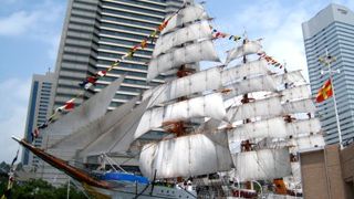 日本丸の総帆展帆の日