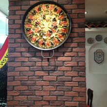 パエリアの飾りがやけに美味しそうに見えます