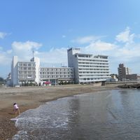 ホテル前はビーチです