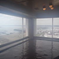 １０階大浴場です。270のパノラマです。ビ−チが見えます。