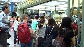 人気のマカロン屋。各ターミナルに出店しています