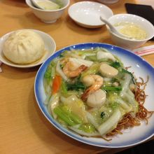 海鮮焼きそばＣセット１１８０円。高い。。