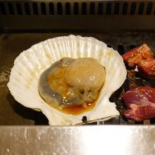 ホタテなど焼いてます