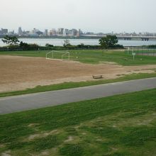 散歩をする人もいる