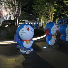駅前にはドラえもんがいっぱい☆