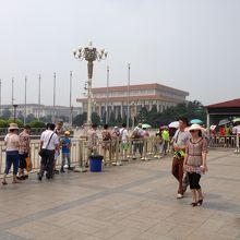 入口のセキュリティゲート