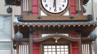 時を告げるかわいい人形