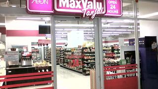 アソーク駅近くの２４時間スーパー