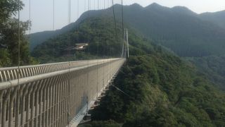 山の中にひっそりと大吊り橋