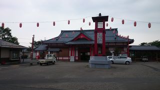 弥彦神社から徒歩10分