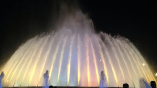 週末の夜は華やかな噴水ショーで、しばし旅の疲れを取りませんか？