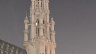 グランプラスの中心