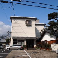 ちょっと町にはあわないビル