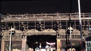 山門が立派です。