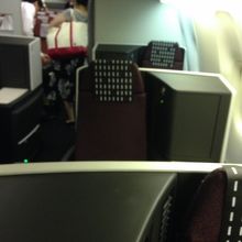 互い違いの座席配置