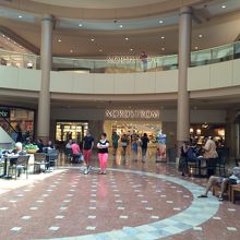 アメリカのモールは本当に楽しい。