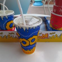 アップルティソーダ￥240、アップルジュース￥260など