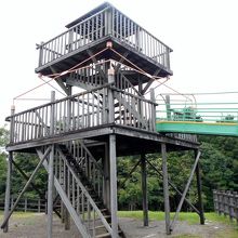 ロングスライダーの出発点。けっこうきつい坂を上った先です。