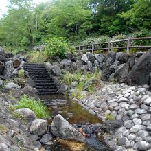 小野洞砂防公園のデレーケ式ダム。