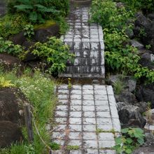 小野洞砂防公園の岩組ダム。
