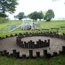 遊具施設の数々。子供たちに一通りやらせました。