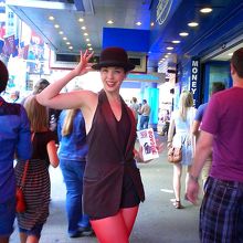 チケット屋の宣伝girl