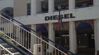 アウトレットでもそれなりのお値段!!